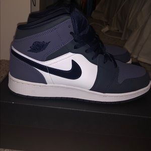 Jordan 1 Mid Sanded Purple